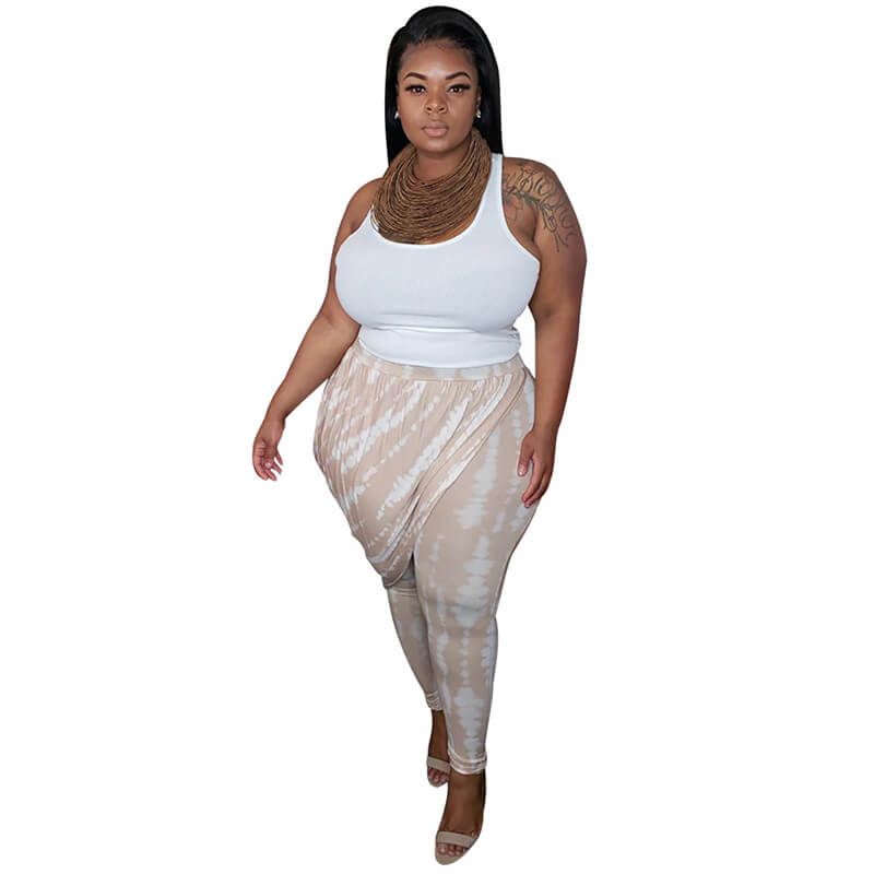plus size pleated pants-model view