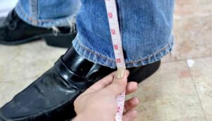 How To Measure Pants Size-men-foot