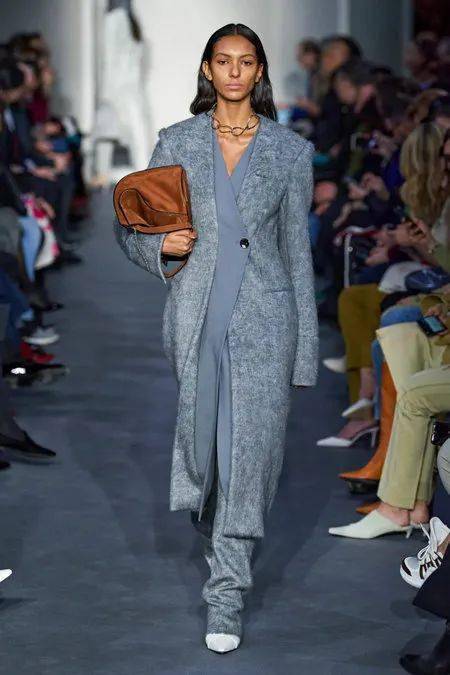 The 10 Latest Trends In Dressing For AutumnWinter 2021-10. Natural colors