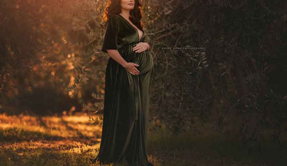 How To Become An Elegant Lady With Plus Size Fall Outfits-Maternity velvet dress